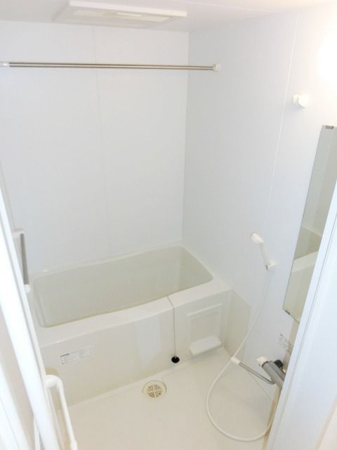 バス・シャワールーム　キレイなバスルーム。浴室乾燥付です。