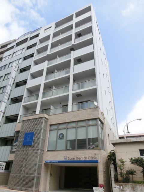 建物外観　２階には歯科医院。ＷＨＩＴＥはそこから。