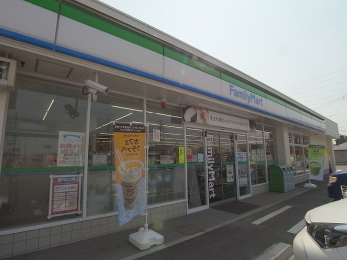 コンビニ　ファミリーマート 中田七丁目店（コンビニ）まで550m