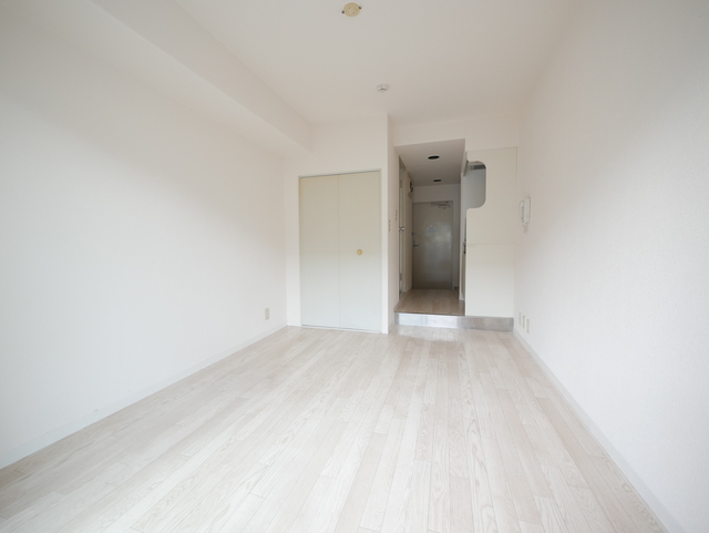 居室・リビング　★６帖ある洋室でフローリングが綺麗ですね★