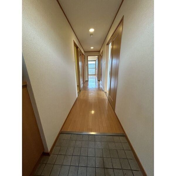 玄関　※同タイプ別号室参考画像※