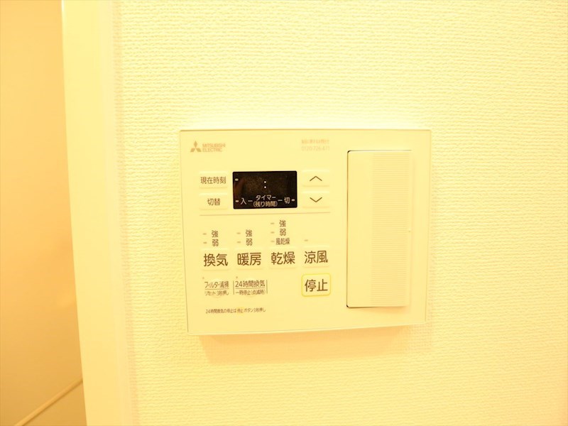 その他設備　浴室暖房乾燥機付き