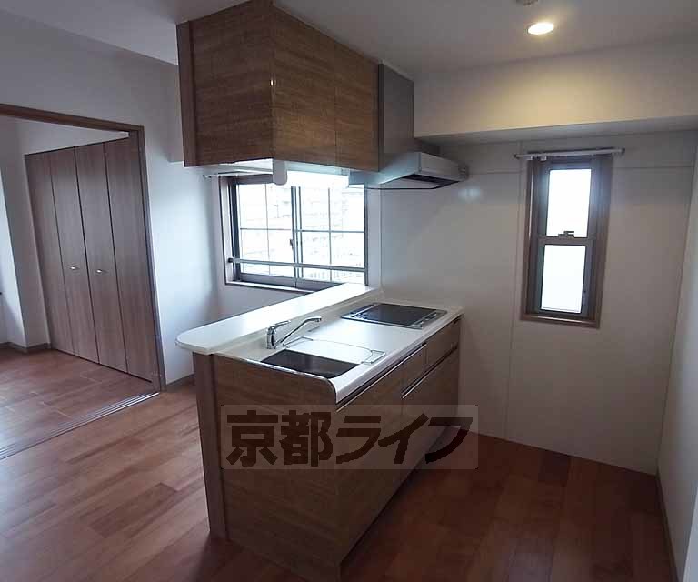 キッチン　２口ＩＨコンロ付です。