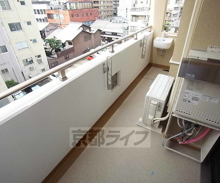 バルコニー　広く開放感のあるバルコニー。