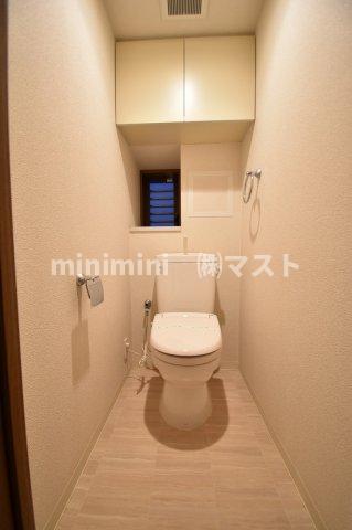 トイレ　中部屋は小窓無し