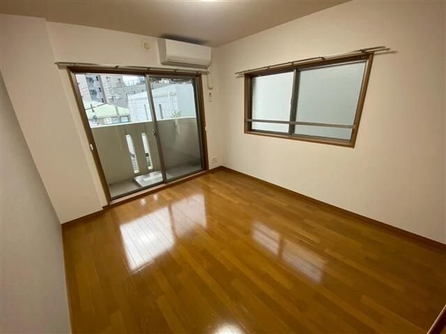 居室・リビング　※別部屋参考写真です