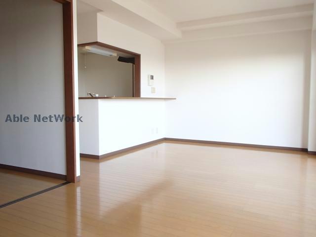 居室・リビング　※同物件別部屋の写真です。