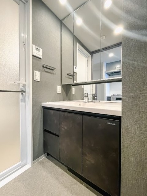 洗面設備　※写真は同タイプ住戸です。