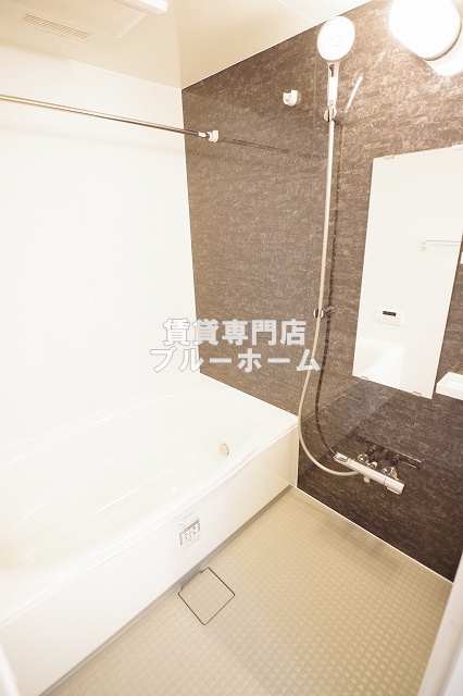 バス・シャワールーム　追い焚き・浴室乾燥機付き！