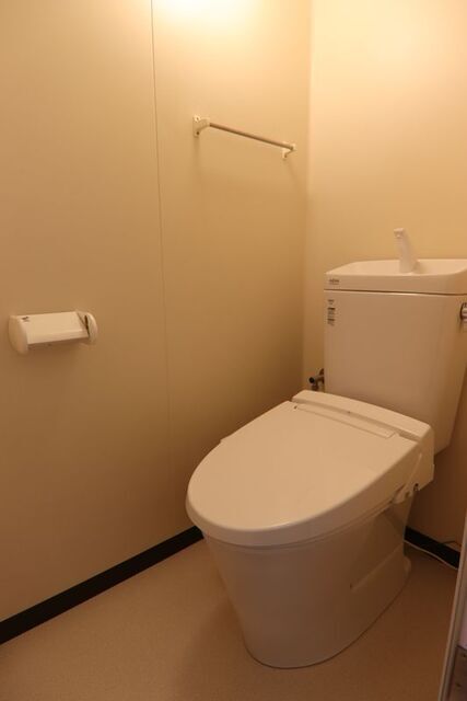 トイレ　※別室の参考写真の為、現況優先です。