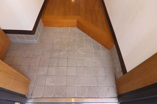 玄関　※別室の参考写真の為、現況優先です。