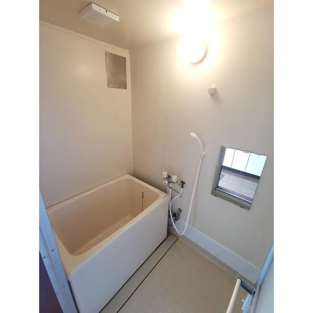 バス・シャワールーム　浴室鏡付いております♪