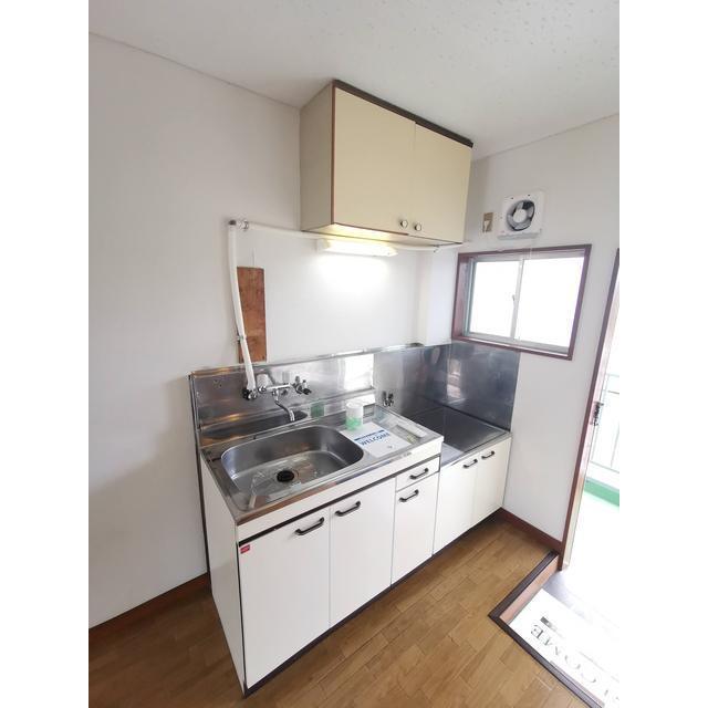 キッチン　戸棚付きで収納便利です♪