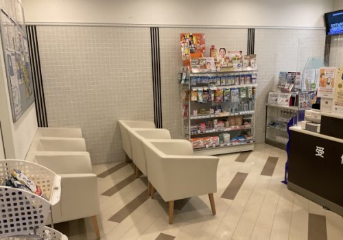 ドラックストア　恵比寿ガーデン薬局（ドラッグストア）まで580m