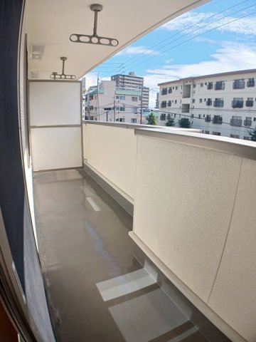 バルコニー　開放的で明るい空間を演出してくれるバルコニーです