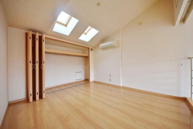その他部屋・スペース　★3階の洋室・天井にも窓があります★