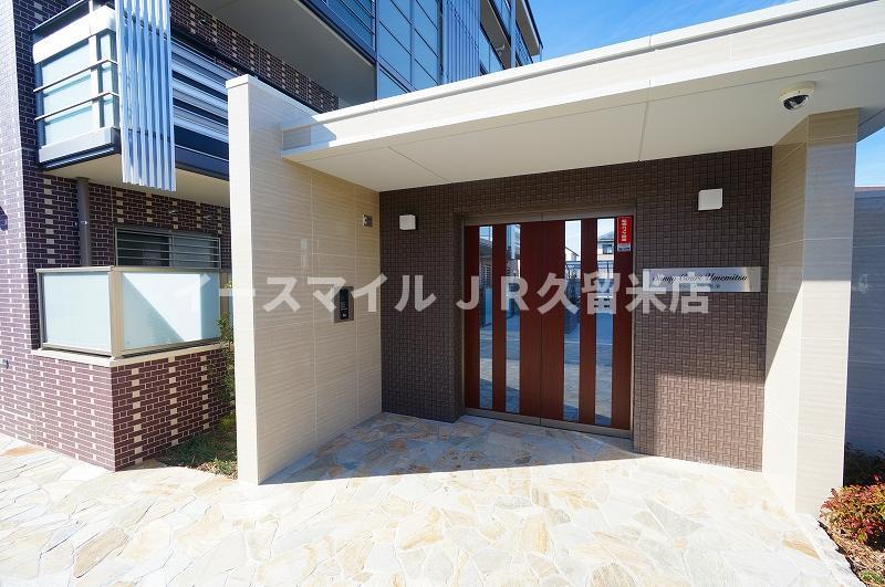 エントランス　落ち着いたエントランスです