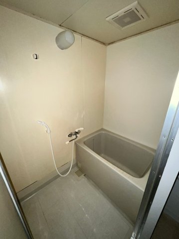 バス・シャワールーム　同物件、別物件のお写真です。ご参考までにご覧ください。