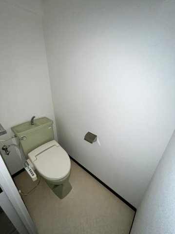 トイレ　同物件、別物件のお写真です。ご参考までにご覧ください。