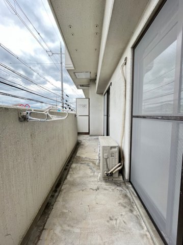 バルコニー　同物件、別物件のお写真です。ご参考までにご覧ください。
