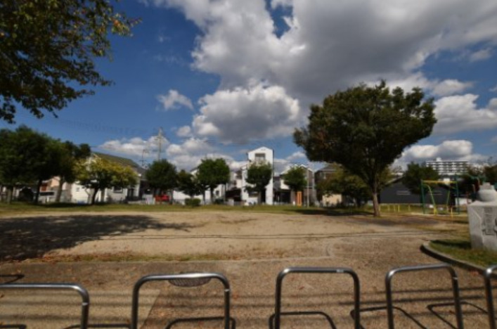 公園　御館山公園（公園）まで670m