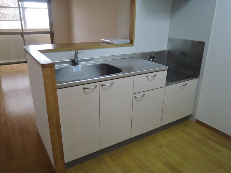 キッチン　リビングを見ながらお料理できます。対面キッチン！