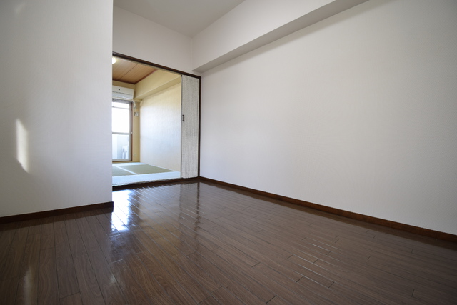 居室・リビング　７．６帖のＤＫです☆