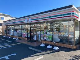 コンビニ　セブンイレブン世田谷上北沢1丁目店（コンビニ）まで329m