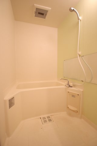 バス・シャワールーム　落ち着いた空間のお風呂です