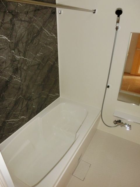 バス・シャワールーム　大きなお風呂で疲れもスッキリ！