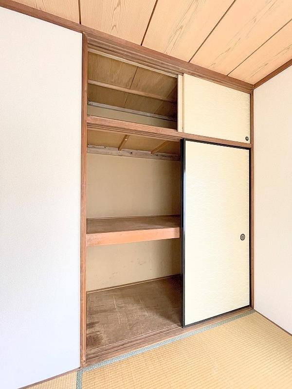 収納　天袋付き押入れ