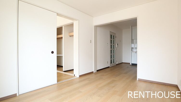 居室・リビング　別号室の写真です