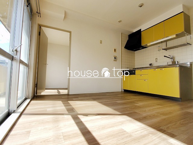 居室・リビング　明るい南面のダイニング