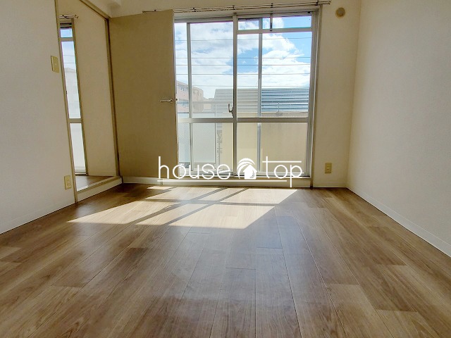 その他部屋・スペース　南面の明るい洋室