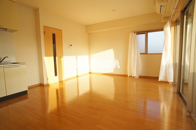 居室・リビング　使いやすい形の為、レイアウトを楽しめます♪