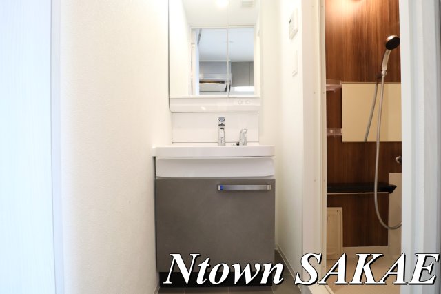 洗面設備　朝の支度にも助かる、独立の洗髪洗面化粧台