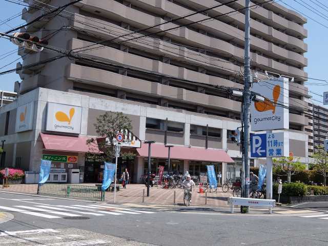 スーパー　グルメシティ上穂積店（スーパー）まで677m