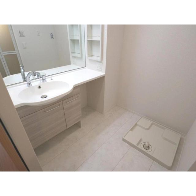 洗面設備　※写真は同型物件のものです。