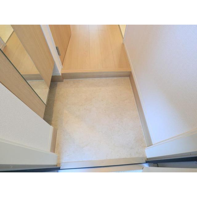 玄関　※写真は同型物件のものです。