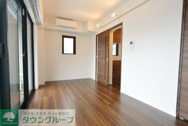 居室・リビング　★角部屋２面採光の明るいお部屋です★