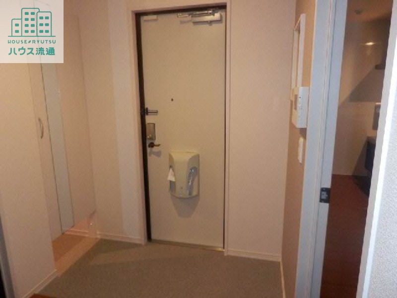 玄関　※別号室の写真になります。