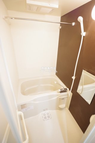 バス・シャワールーム　お風呂は浴室乾燥機付き！