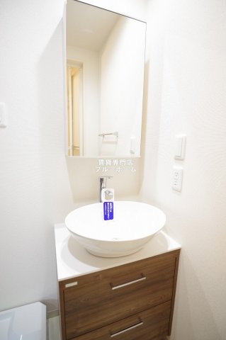 洗面設備　オシャレな独立洗面台！