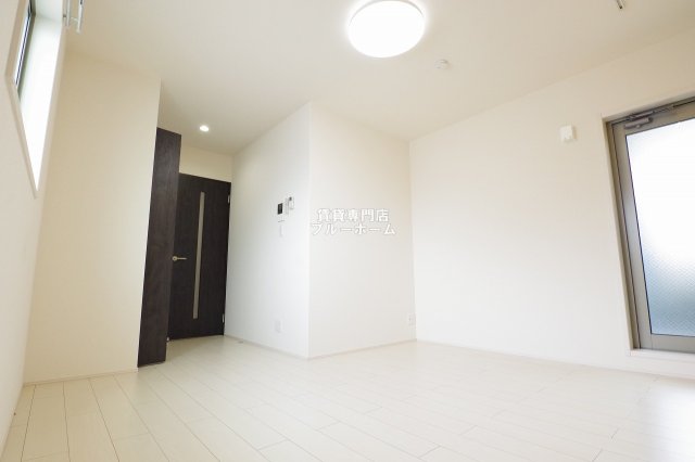 居室・リビング　8.2帖の日当たり良好な洋室！