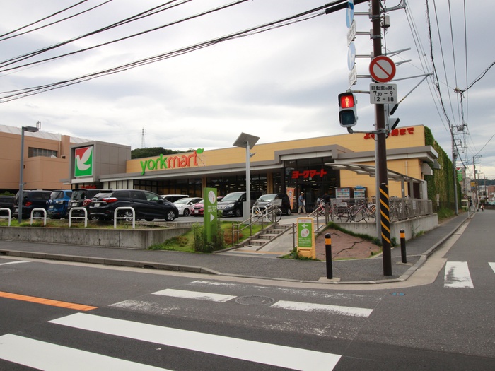 スーパー　ヨークマート（スーパー）まで652m