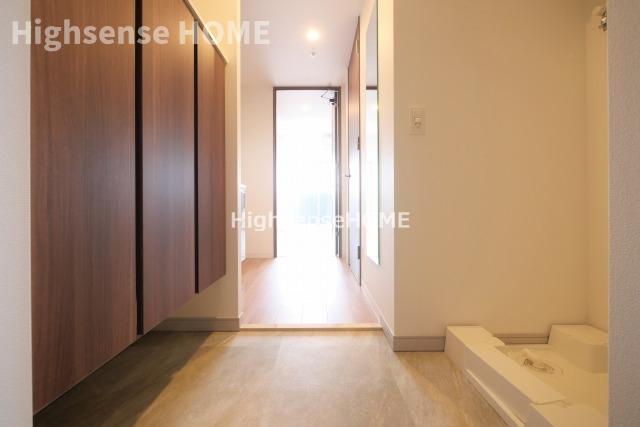 玄関　収納もある玄関です