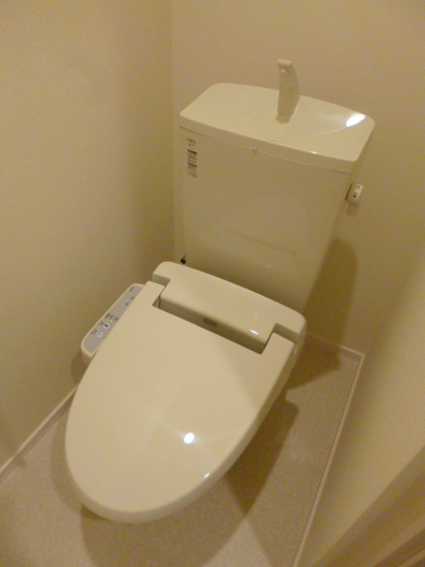 トイレ　★温水洗浄機能付き便座★