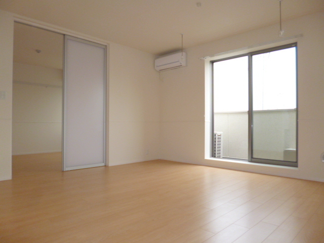 居室・リビング　★南向きの明るいリビングです★