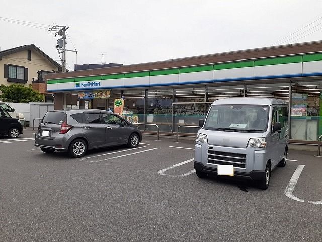 コンビニ　ファミリーマート（コンビニ）まで540m