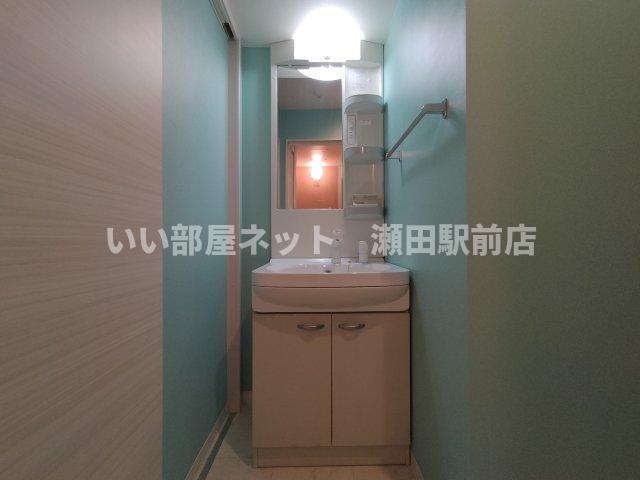 洗面設備　※同建物の別のお部屋の写真です。